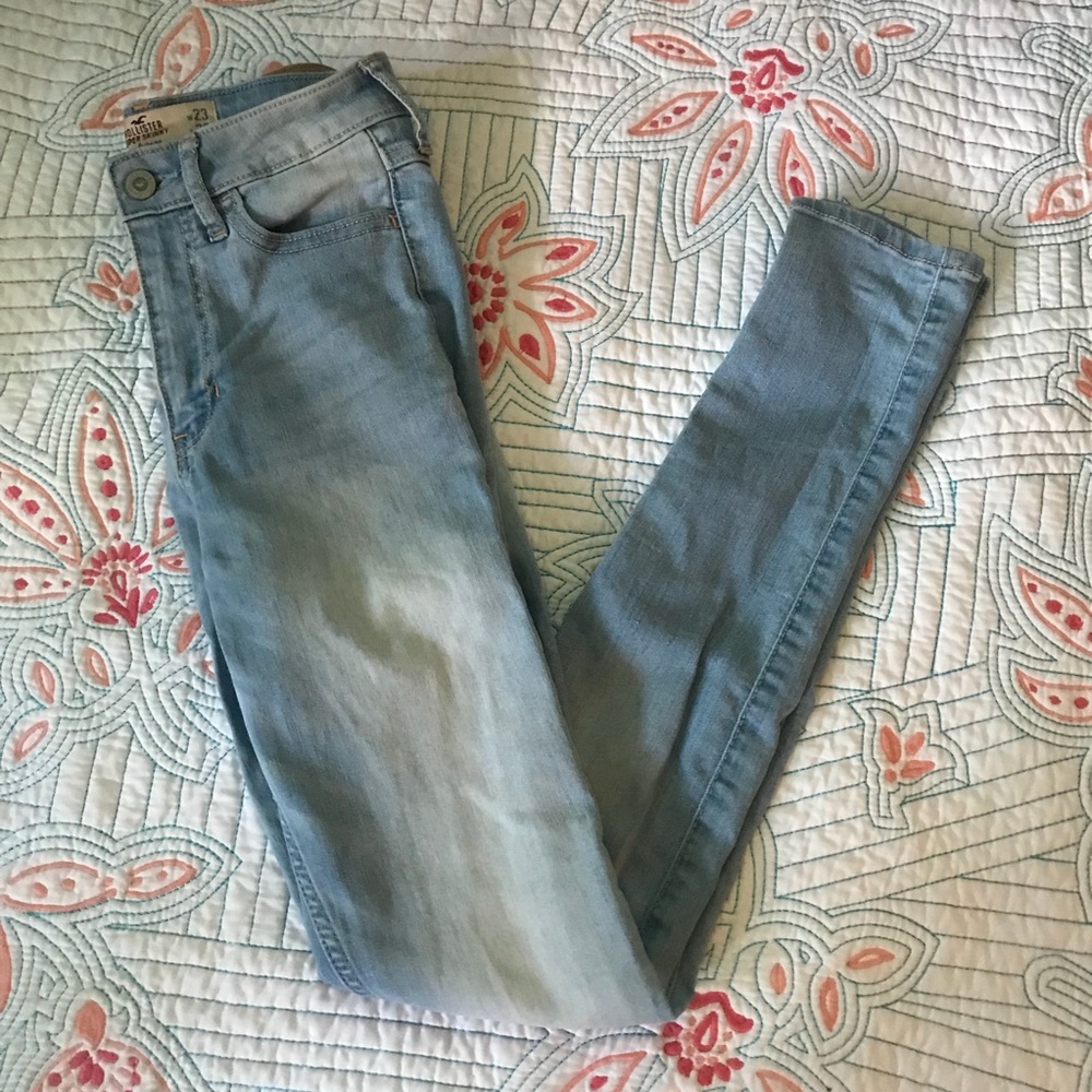 Light Wash Hollister super skinny High Rise Jeans